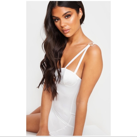 Detailed Body-con Dress - Picture 3 of 8